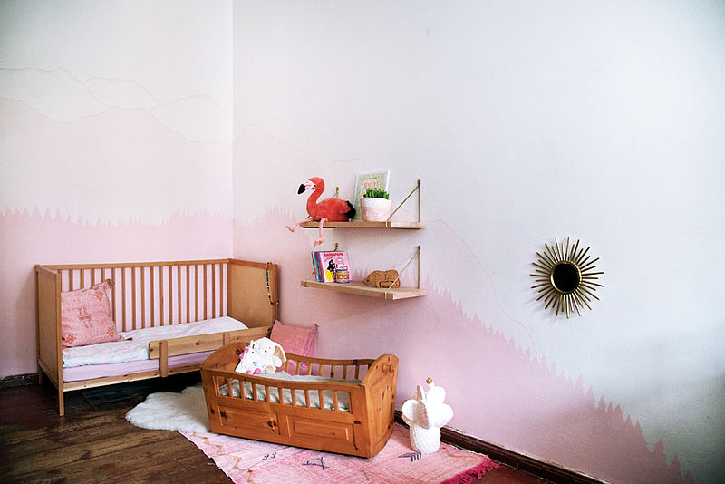Alpina Farbenfreunde Nr. 13 Einhornrosa und und Nr. 14 Flamingorosa Kreative Wandgestaltung in Rosa im Kinderzimmer mit Einhornrosa und Flamingorosa