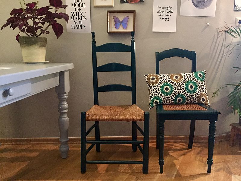 Petrol und korb farbene upcycling HolzStühle.