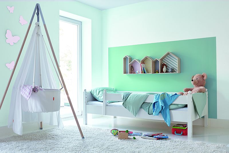Alpina Farbenfreunde: Fischblau, Geckogrün, Nilpferdlila Pastellblaue Farbgestaltung im Kinderzimmer