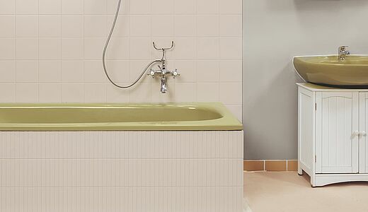 Waschbecken und Badewanne streichen – so einfach geht's