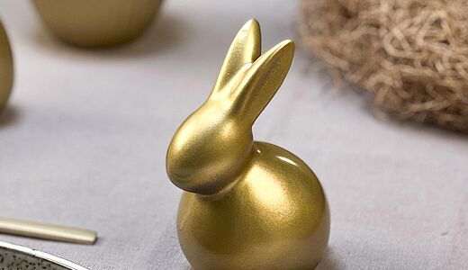 Gedeckter Ostertisch DIY: Goldene Ostertisch-Deko selbst machen mit Sprühlack