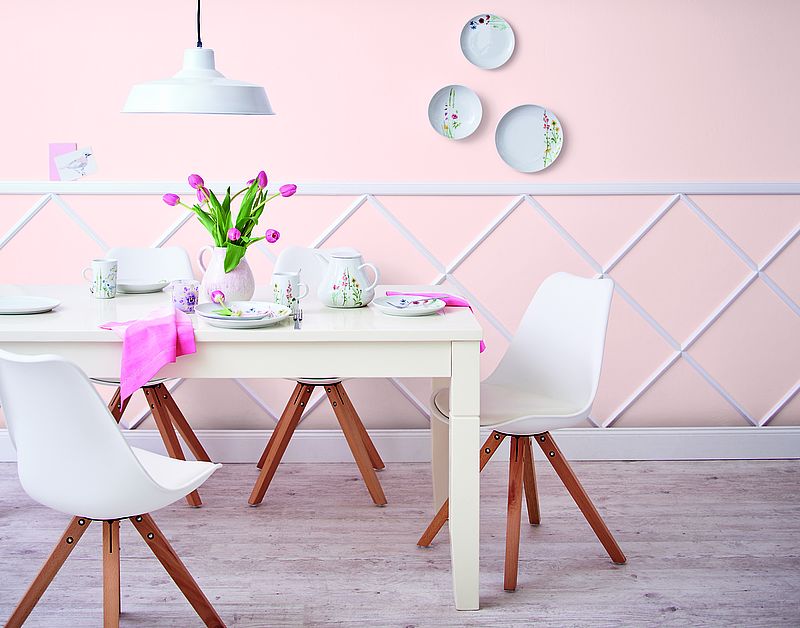 Alpina Feine Farben: Zarte Romantik Rosa Wandfarbe im Esszimmer
