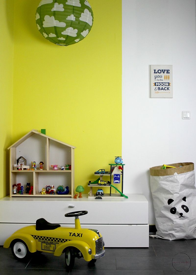 Alpina Farbenfreunde Nr. 24 Bienengelb Gelb gestrichene Wand im Kinderzimmer