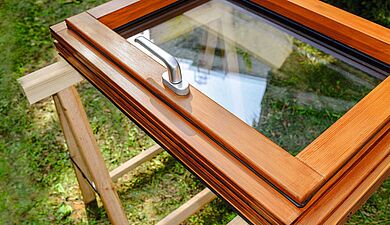 Fenster und Türen lasieren - Alpina Farben