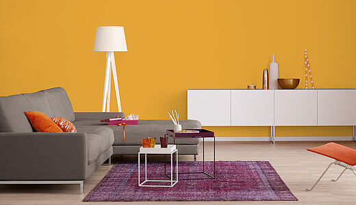Ein in Orange gestrichenes Wohnzimmer  Winterfarben: Gedeckte Farben voller Kraft