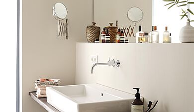 alpina-artikel-badezimmer-wohlfuehloase-header Badezimmer als Wohlfühloase dank der passenden Wandfarbe - Alpina Farben