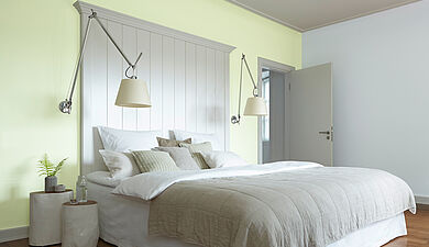 alpina-artikel-passende-wandfarbe-fuers-schlafzimmer-header Gemeinsamen Farbton finden: Tipps und Tricks - Alpina Farben